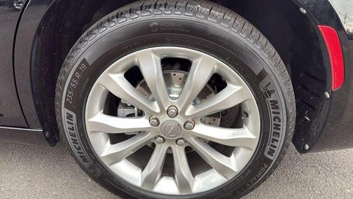 2018 Chrysler 300 Touring