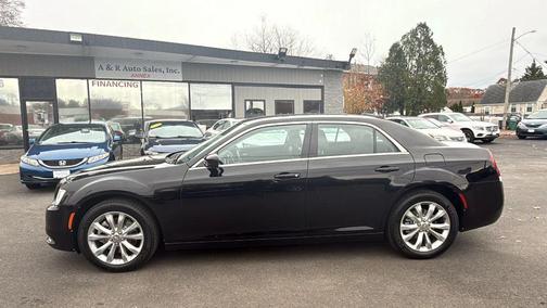 2018 Chrysler 300 Touring