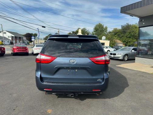 2017 Toyota Sienna LE