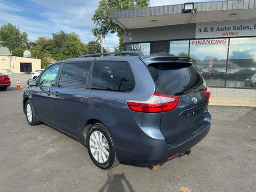 2017 Toyota Sienna LE