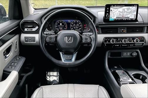 Lunar Silver Metallic 2024 Honda Pilot Elite