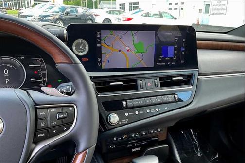 2022 Lexus ES 300h Luxury