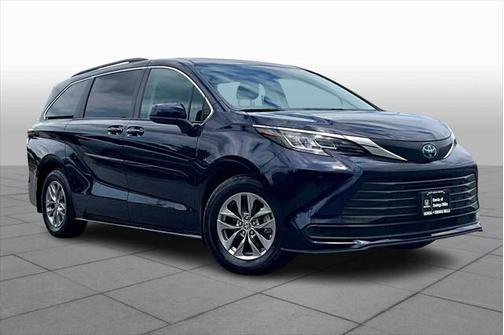 2023 Toyota Sienna LE