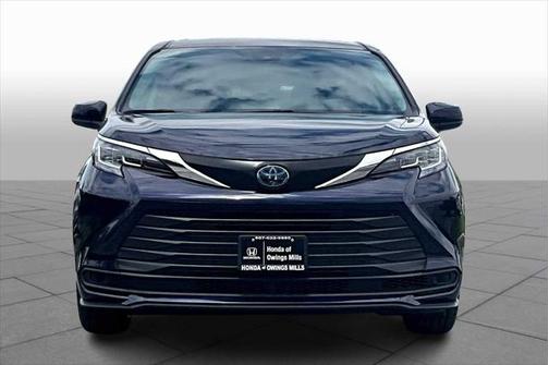 2023 Toyota Sienna LE