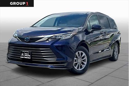 2023 Toyota Sienna LE