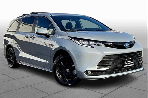 2025 Toyota Sienna Woodland Edition