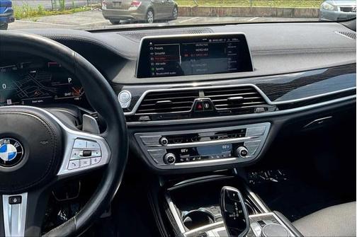 2022 BMW 750 i xDrive