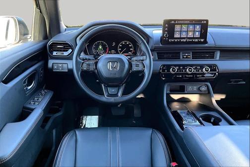 Crystal Black Pearl 2025 Honda Pilot TrailSport