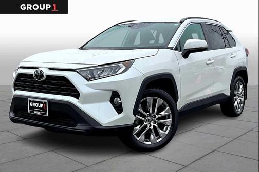 Blizzard Pearl 2021 Toyota RAV4 XLE Premium