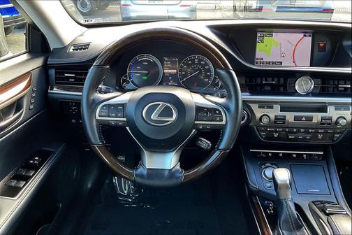 2016 Lexus ES 300h Base