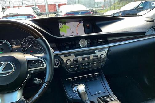 2016 Lexus ES 300h Base