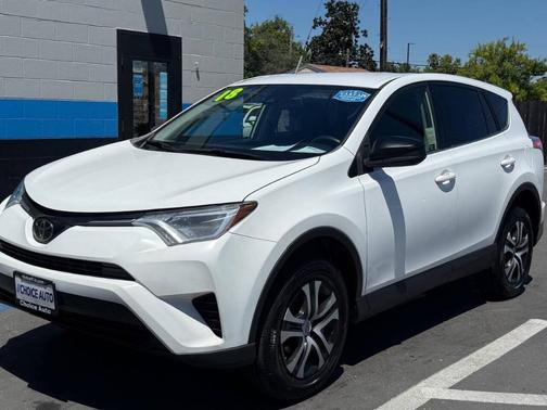 Super White 2018 Toyota RAV4 LE