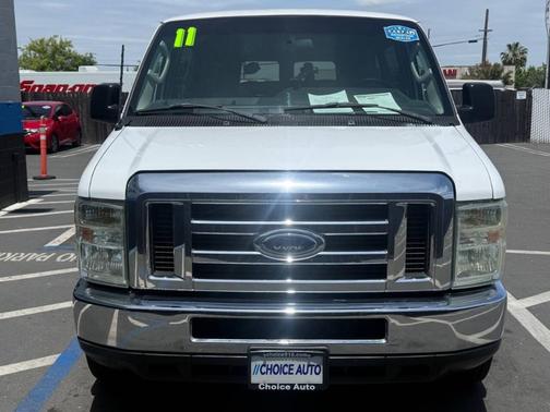 Oxford White 2011 Ford E350 Super Duty XLT