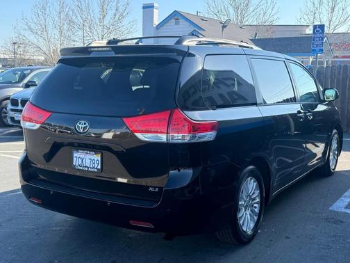 2013 Toyota Sienna XLE