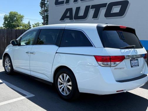 White Diamond Pearl 2015 Honda Odyssey EX-L
