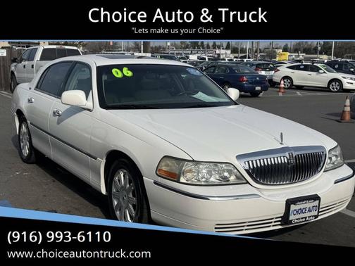 2006 Lincoln Town Car Signature Limited