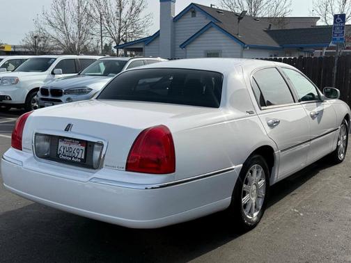 2006 Lincoln Town Car Signature Limited