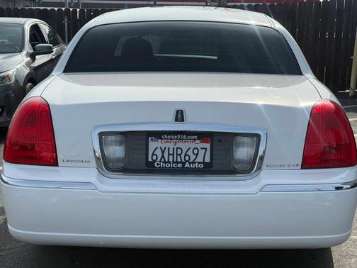 2006 Lincoln Town Car Signature Limited