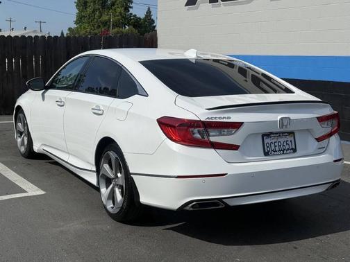 Platinum White Pearl 2018 Honda Accord Touring