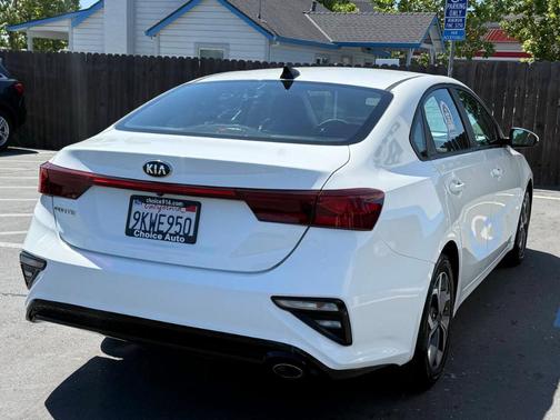 White 2021 Kia Forte LXS