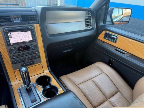 2011 Lincoln Navigator L