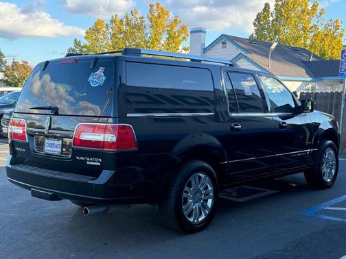 2011 Lincoln Navigator L