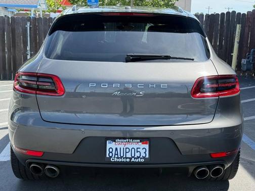 Volcano Grey Metallic 2018 Porsche Macan S