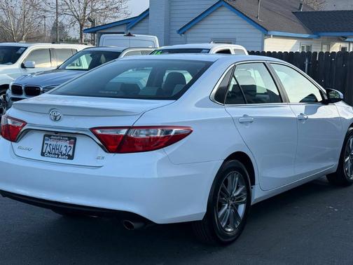 2016 Toyota Camry SE