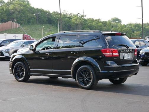 Photo 2 of 21 of 2020 Dodge Journey SE Value
