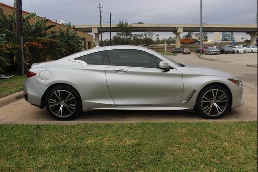 2017 INFINITI Q60 2.0T