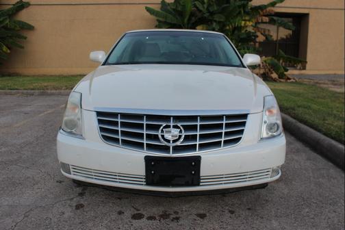 2011 Cadillac DTS Luxury Collection