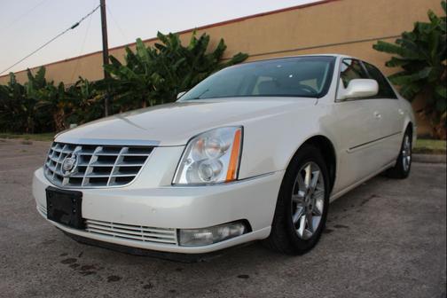 2011 Cadillac DTS Luxury Collection