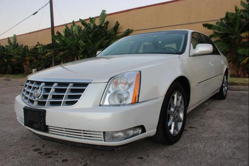 2011 Cadillac DTS Luxury Collection