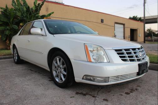 2011 Cadillac DTS Luxury Collection