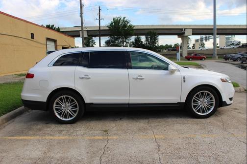 White Platinum Metallic Tri-Coat 2018 Lincoln MKT Reserve