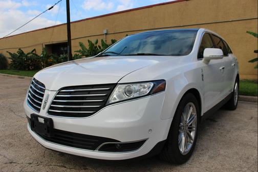 White Platinum Metallic Tri-Coat 2018 Lincoln MKT Reserve