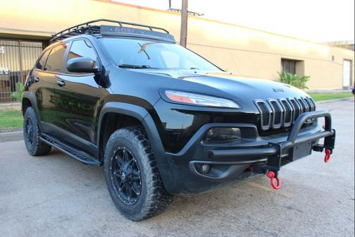 Diamond Black Crystal Pearlcoat 2017 Jeep Cherokee Trailhawk