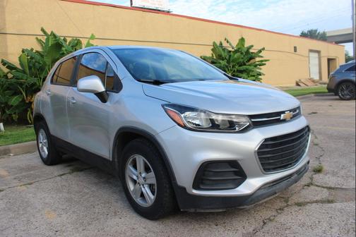 Silver Ice Metallic 2020 Chevrolet Trax LS