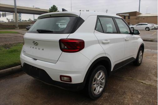 2022 Hyundai VENUE SE