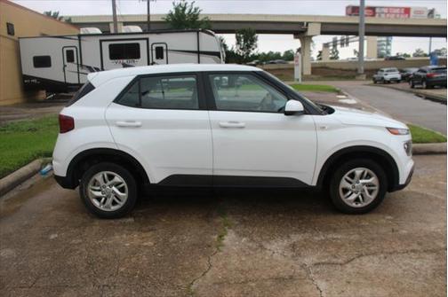 2022 Hyundai VENUE SE