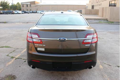 2015 Ford Taurus SE