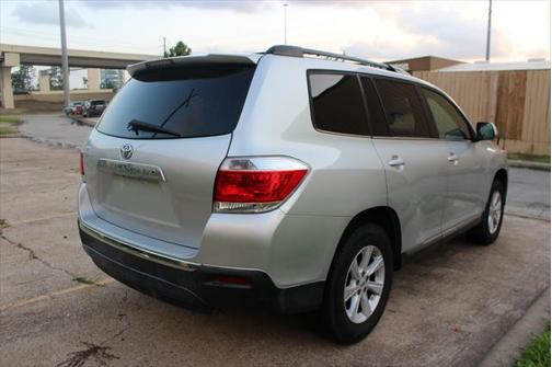 2013 Toyota Highlander SE