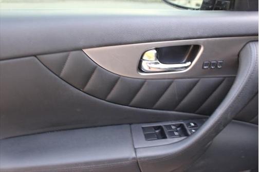 2015 INFINITI QX70 Base