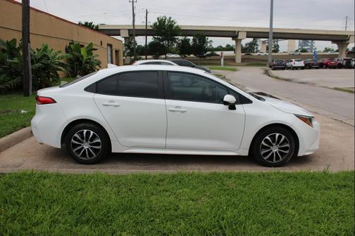 Super White 2020 Toyota Corolla LE