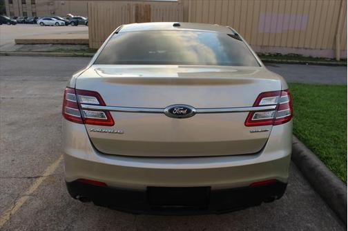 2017 Ford Taurus SE
