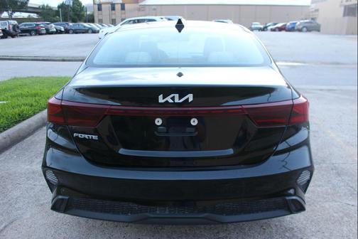 Aurora Black 2022 Kia Forte LXS