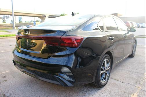Aurora Black 2022 Kia Forte LXS