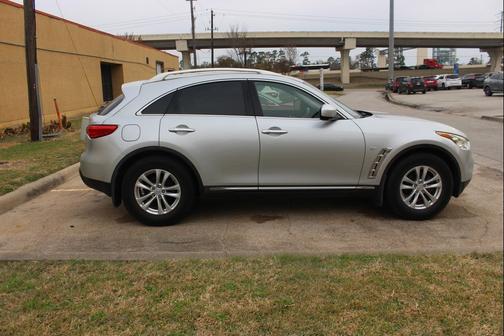 2017 INFINITI QX70 Base