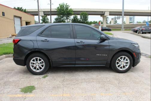 Iron Gray Metallic 2022 Chevrolet Equinox LS