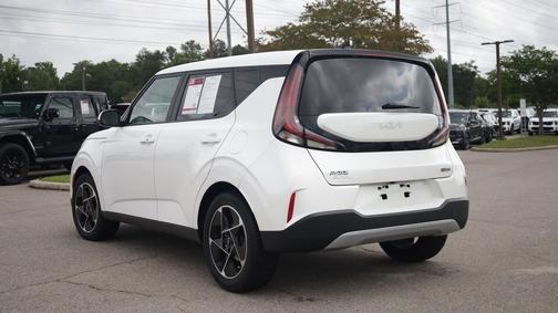 Snow White Pearl 2023 Kia Soul EX